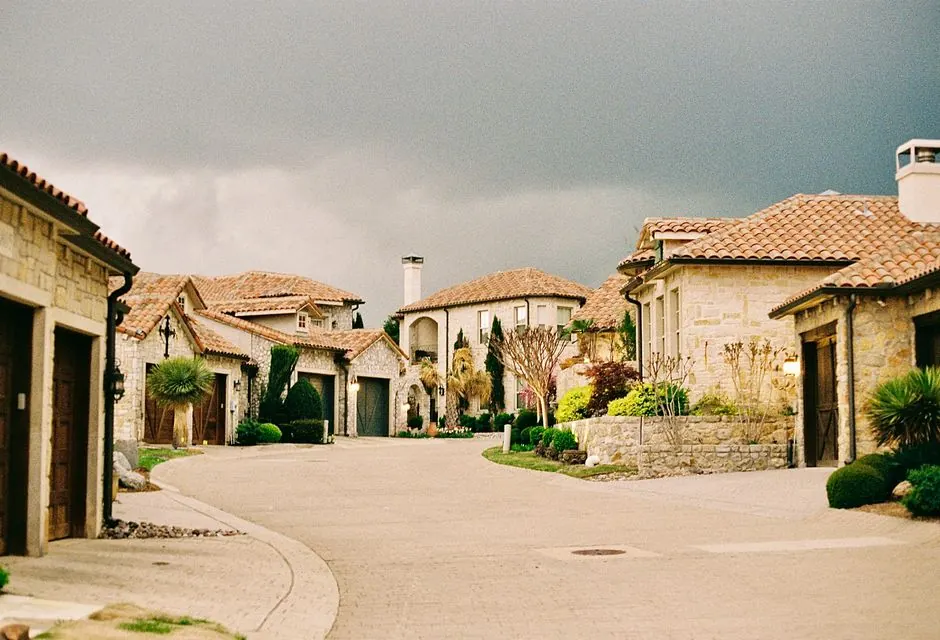 Exterior home maintenance and paint planning in Texas