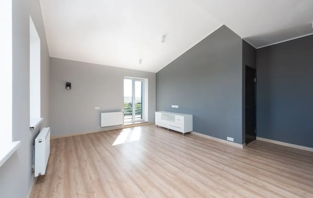 Clean empty interior room ready for painting cost estimate